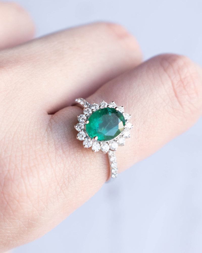 18K EMERALD & DIAMOND RING