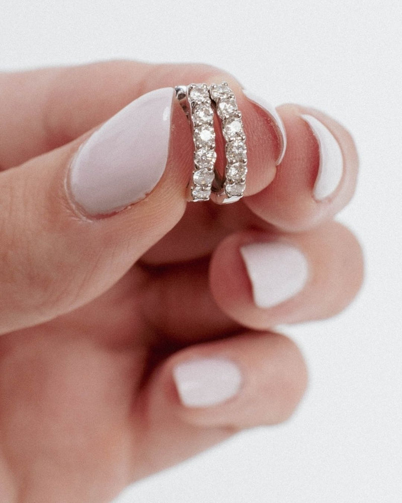 DIAMOND HUGGIES