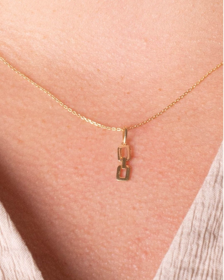 GOLD CHAIN NECKLACE