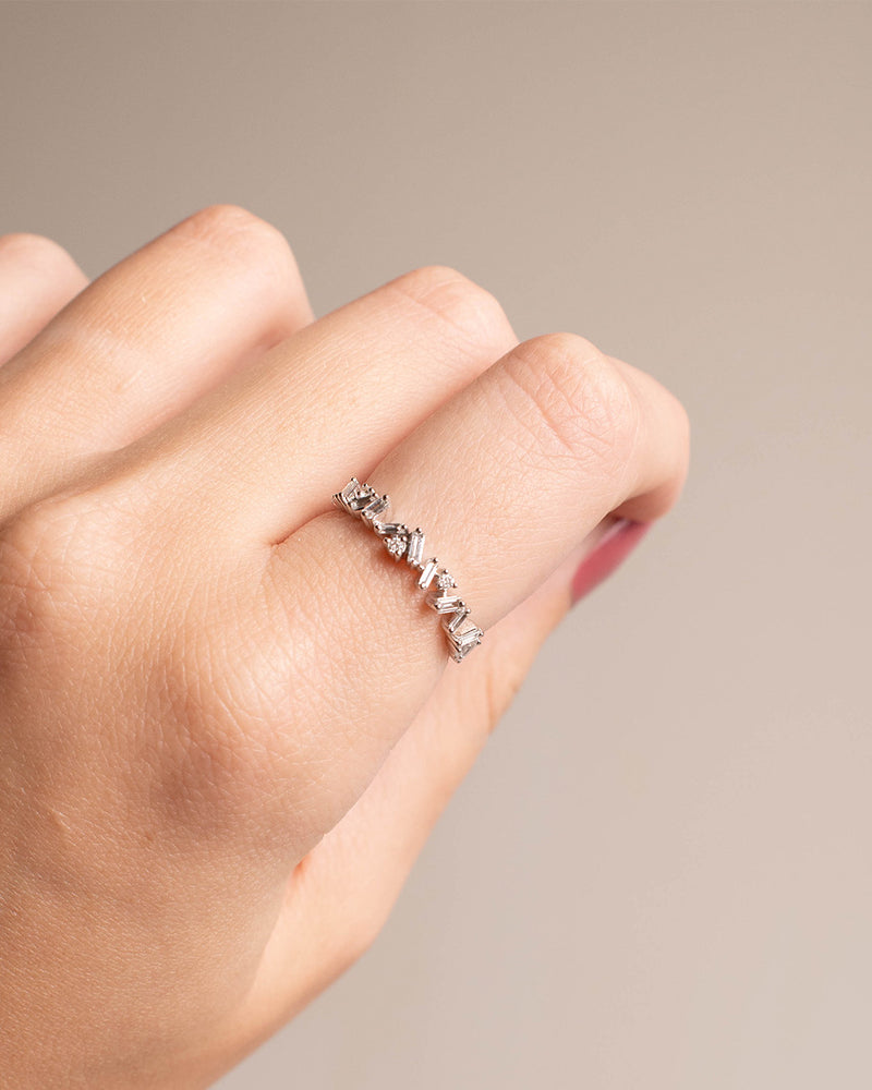 BAGUETTE & ROUND DIAMOND RING