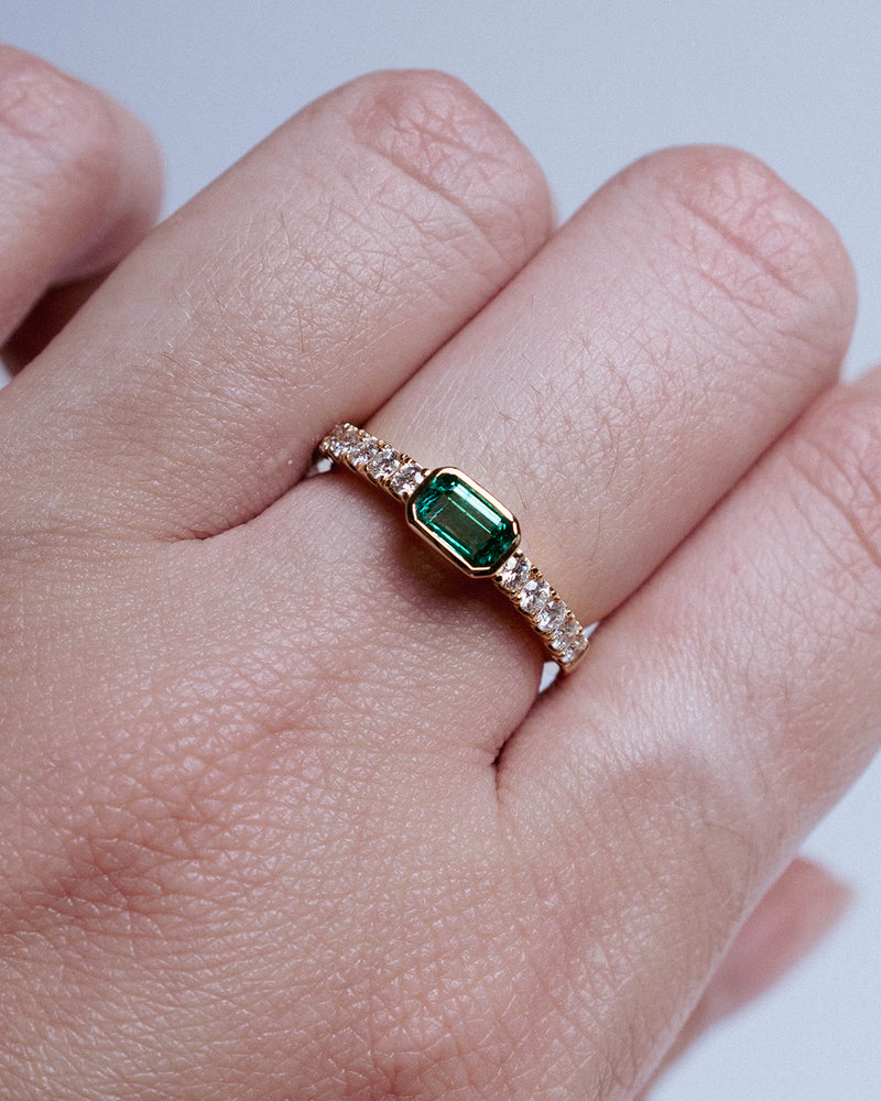 GEMSTONE & PAVE RING EMERALD