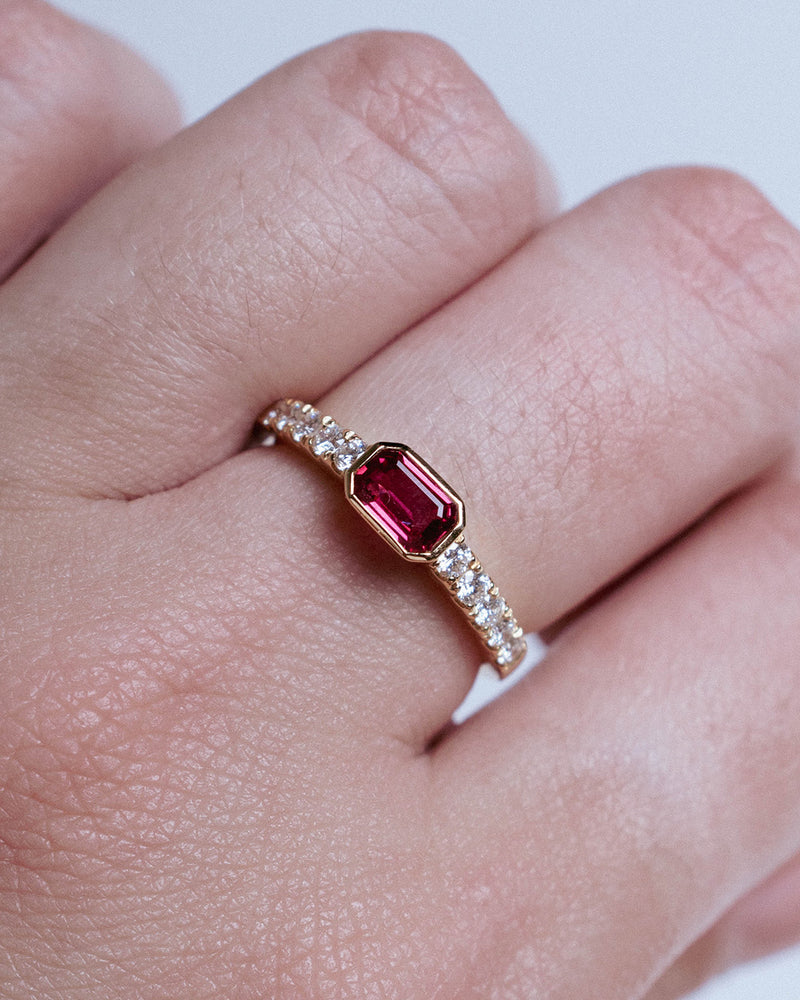 GEMSTONE & PAVE RING RUBY