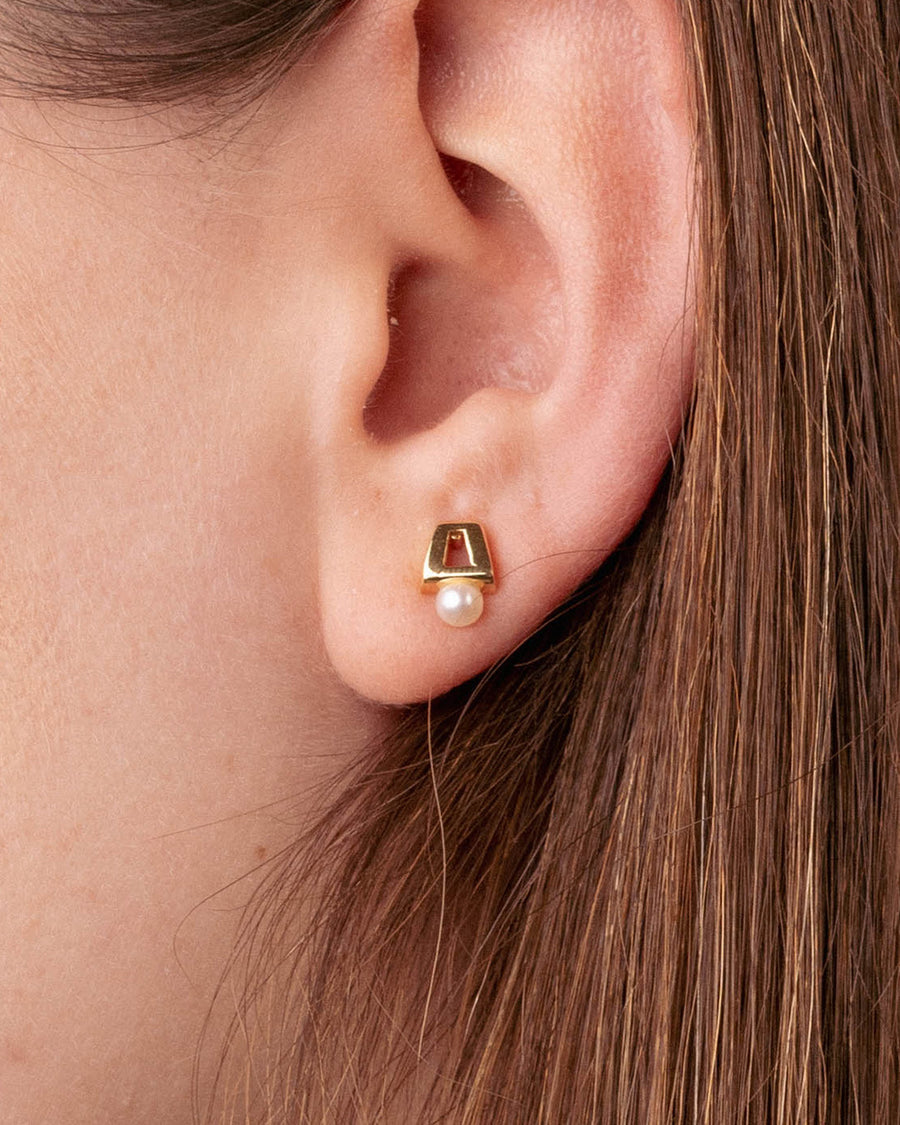 GOLD AND PEARL EARRING