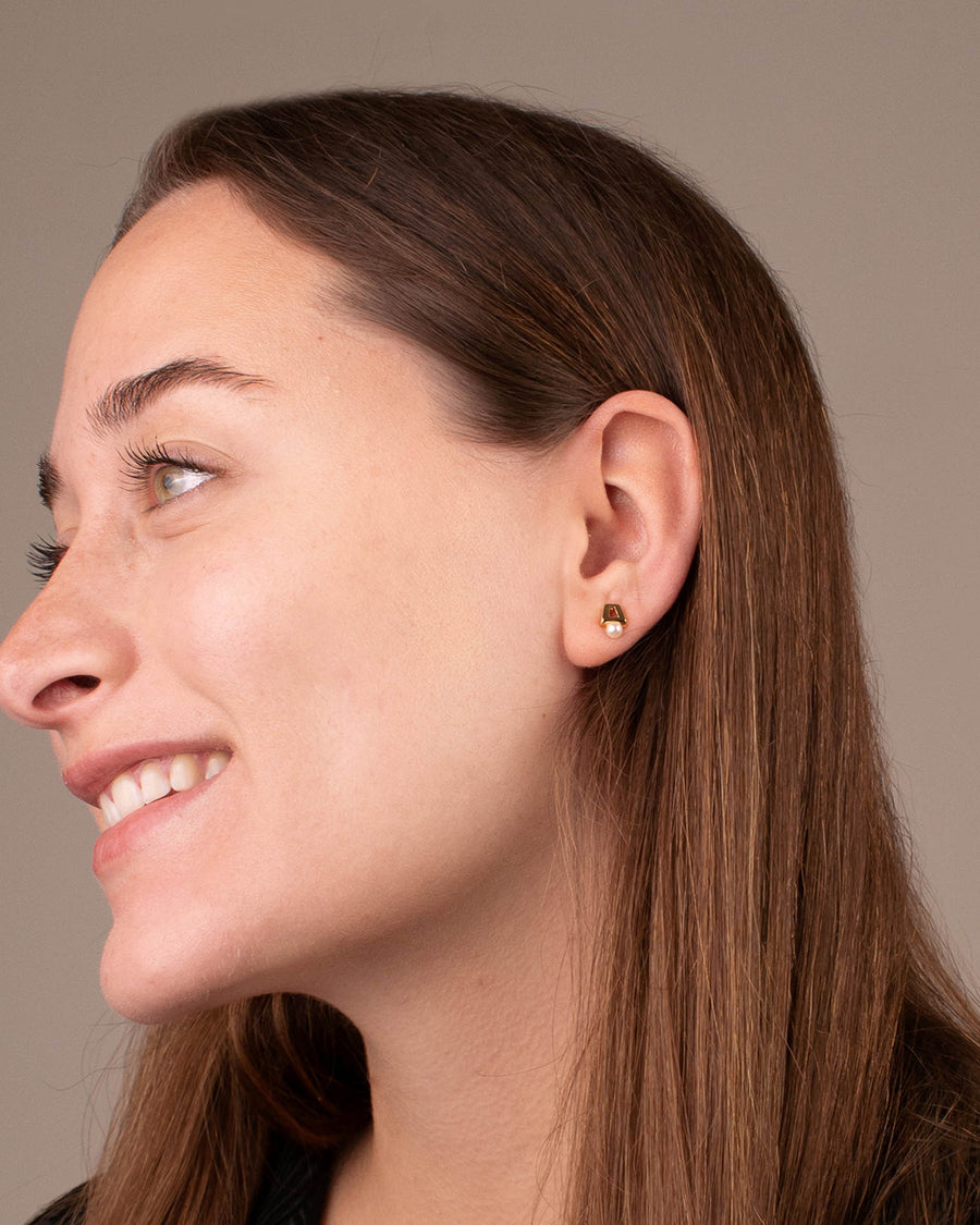 GOLD AND PEARL EARRING