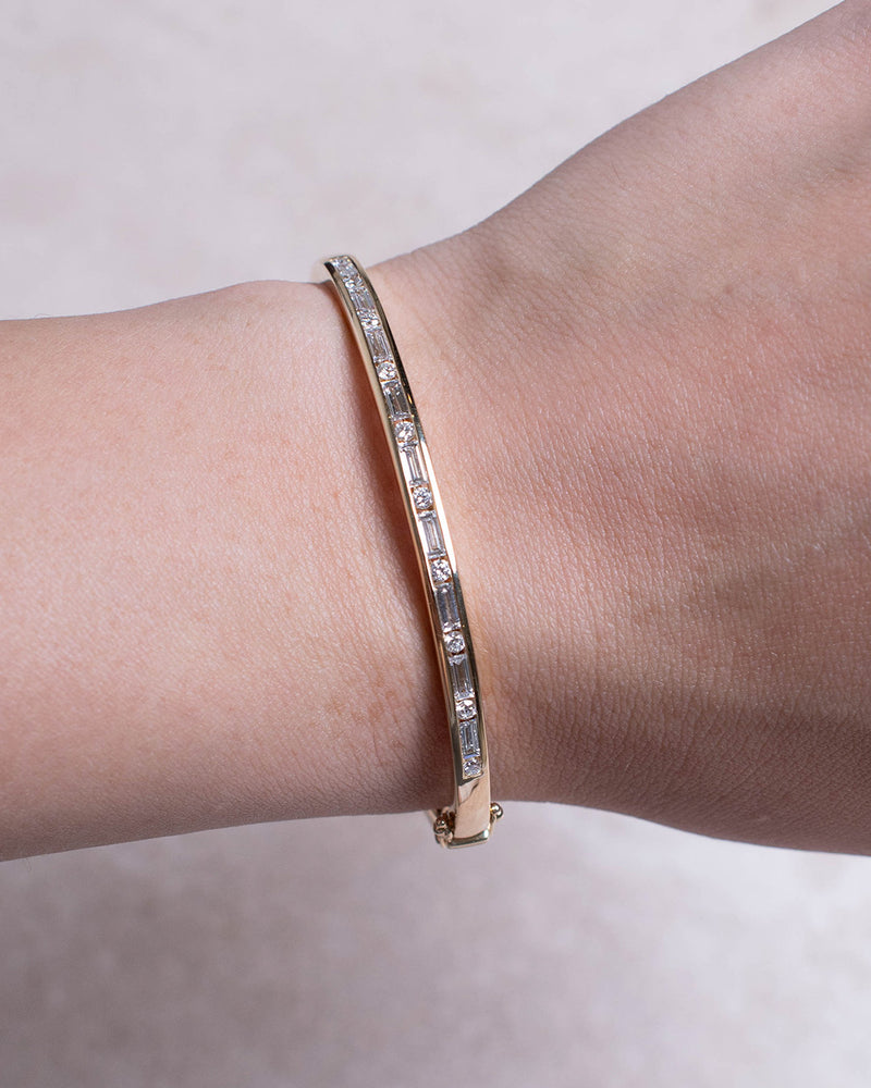 GOLD BANGLE WITH BAGUETTE LAB DIAMONDS