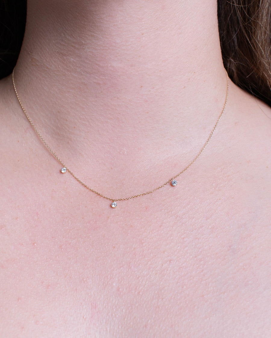 INVISIBLE SET FLOATING DIAMONDS