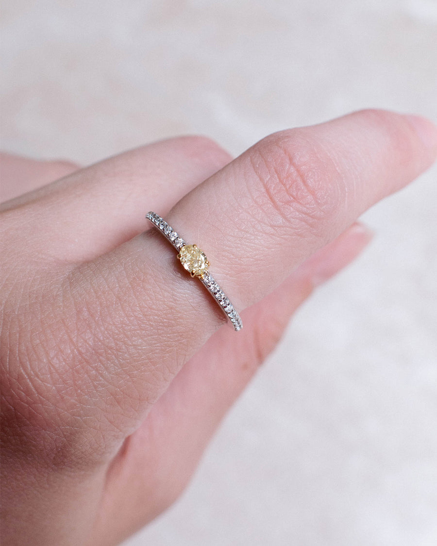 OVAL YELLOW DIAMOND BAND