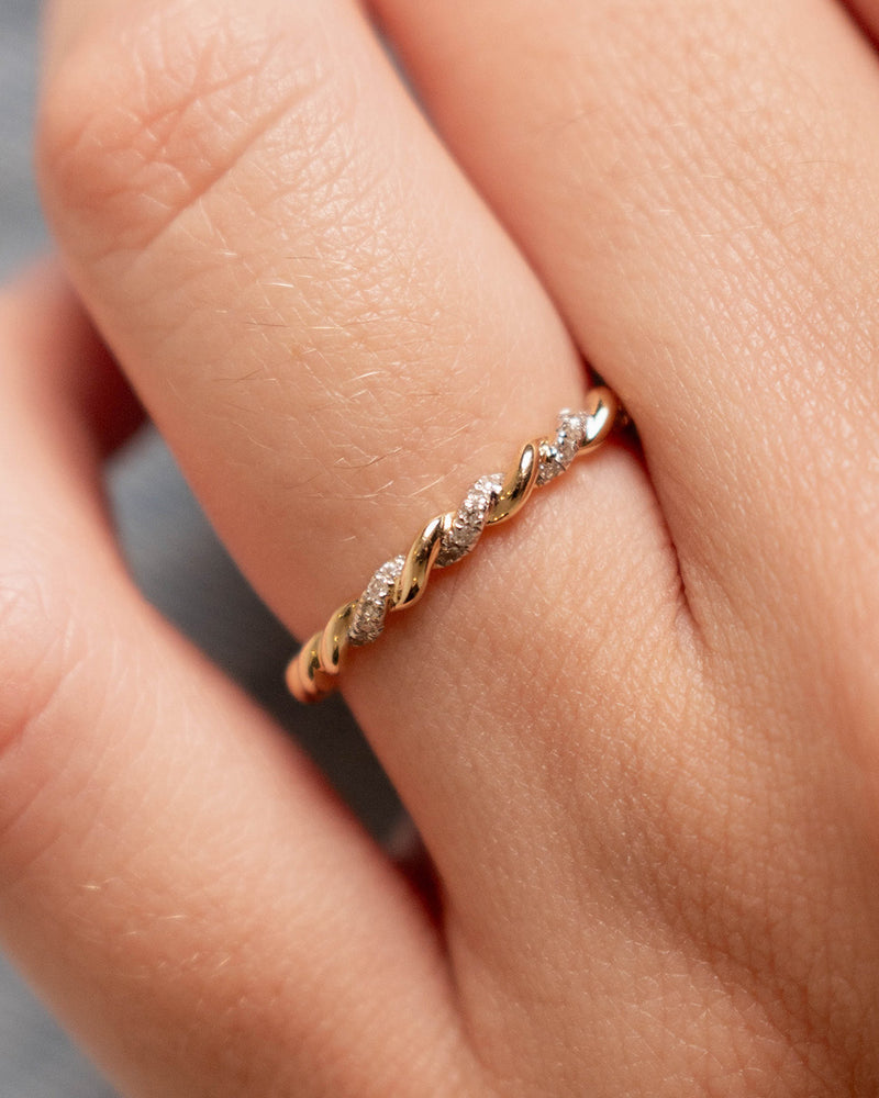 TWISTED GOLD AND DIAMOND RING